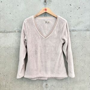 UGG Daisy Fleece Pullover V-Neck Sweatshirt Top , in Cream/Lt. Beige Size Medium